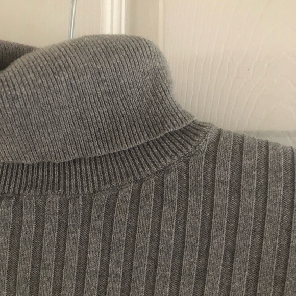 Jeanne Pierre turtle neck cotton grey sweater- medium - Picture 3 of 5